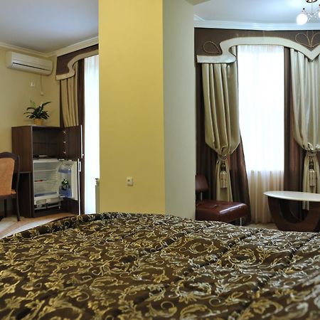 Andinna Hotel Чернивци Екстериор снимка