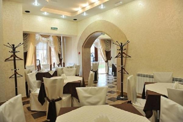 Andinna Hotel Чернивци Екстериор снимка