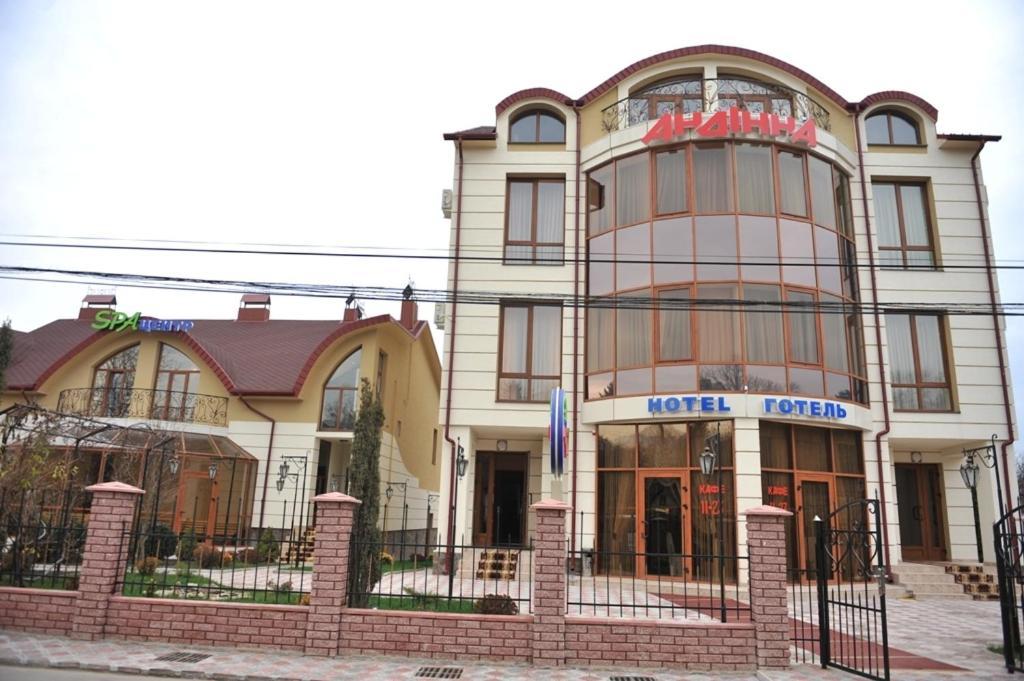 Andinna Hotel Чернивци Екстериор снимка