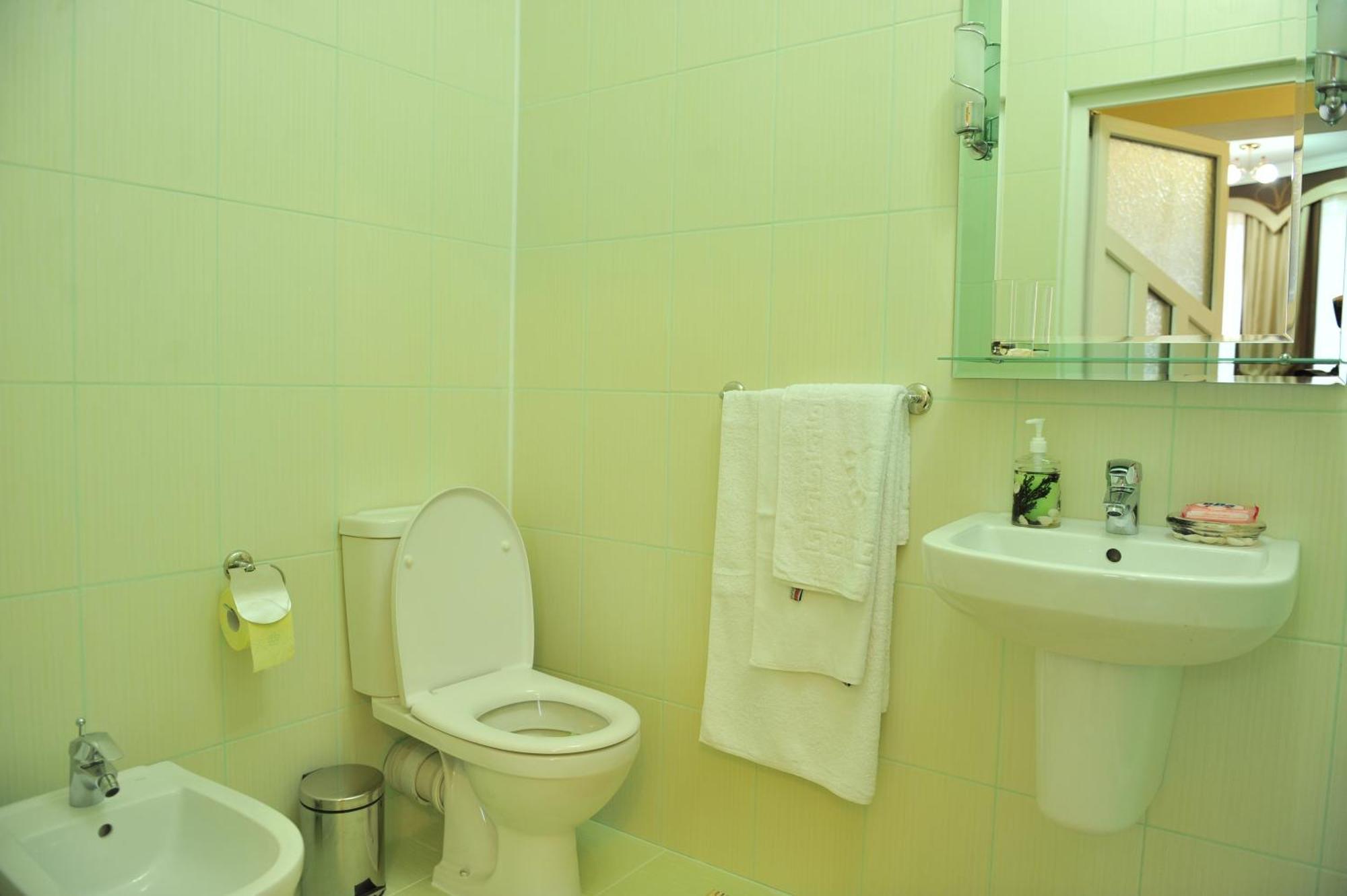 Andinna Hotel Чернивци Екстериор снимка