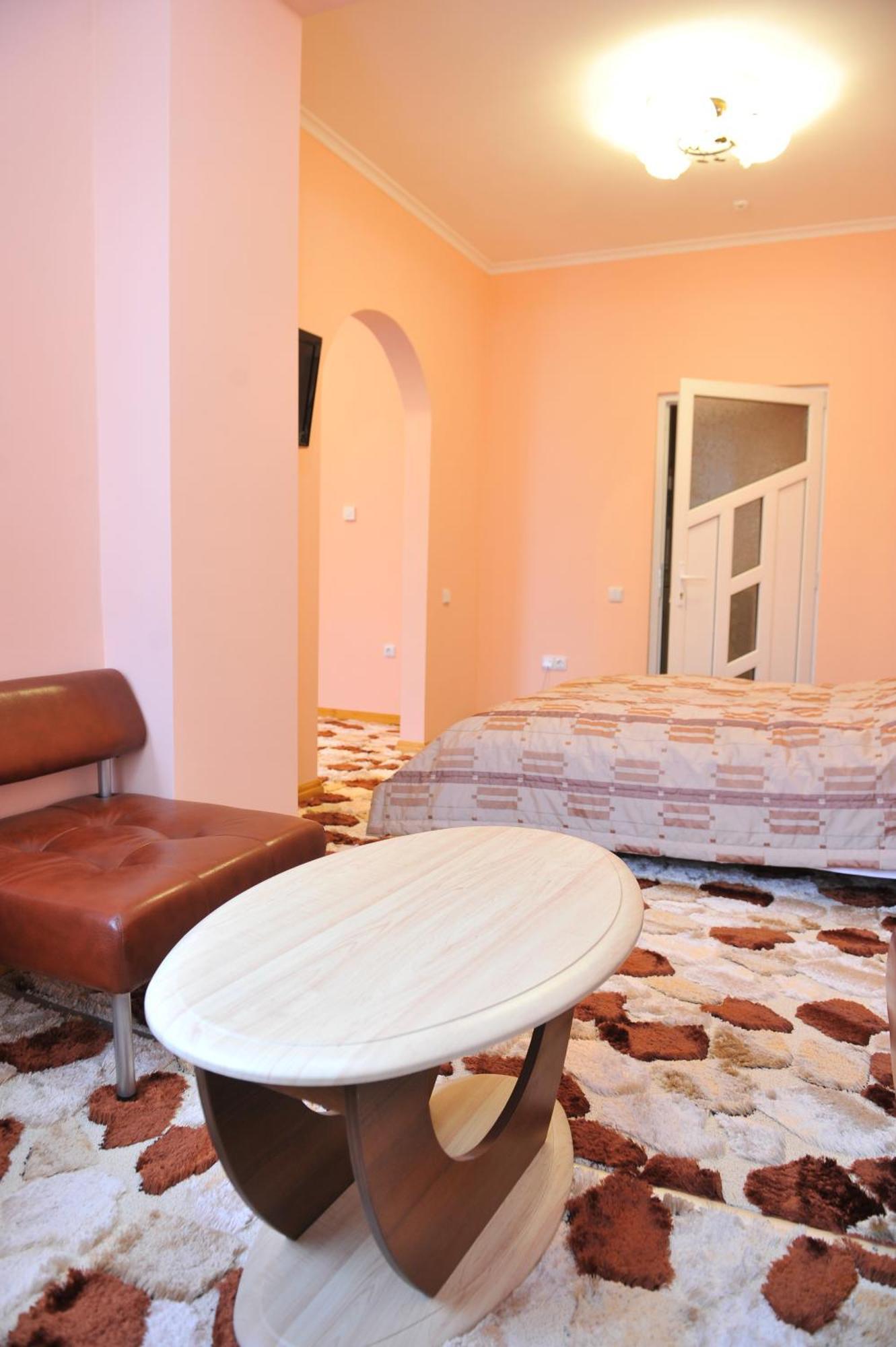 Andinna Hotel Чернивци Екстериор снимка