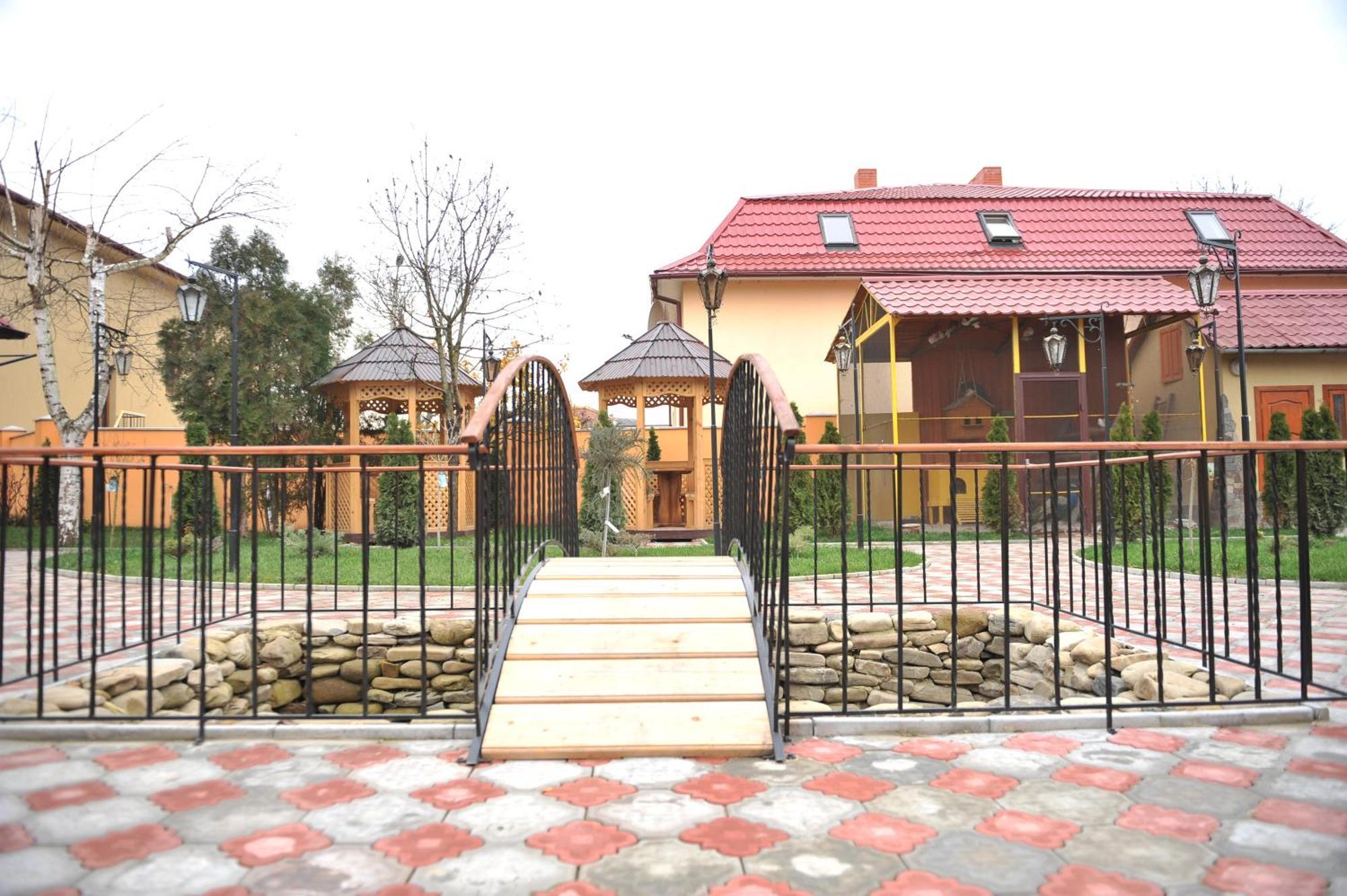 Andinna Hotel Чернивци Екстериор снимка