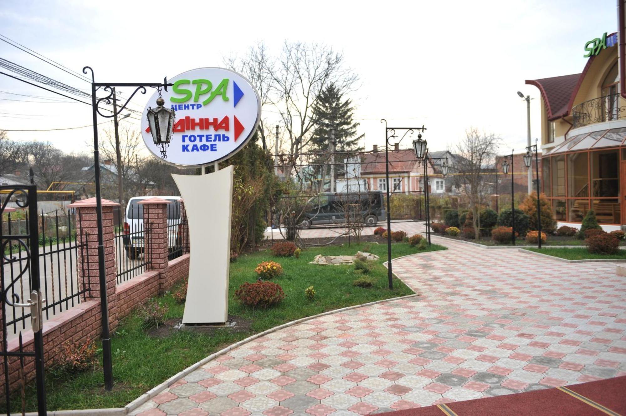 Andinna Hotel Чернивци Екстериор снимка