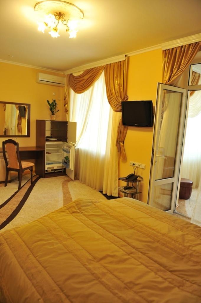 Andinna Hotel Чернивци Екстериор снимка