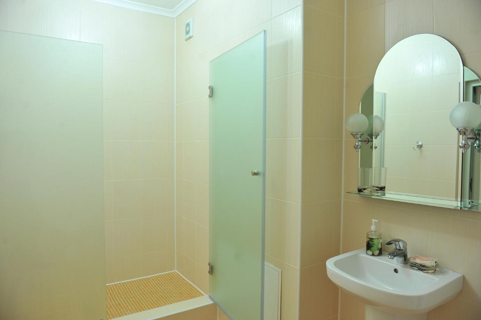 Andinna Hotel Чернивци Екстериор снимка