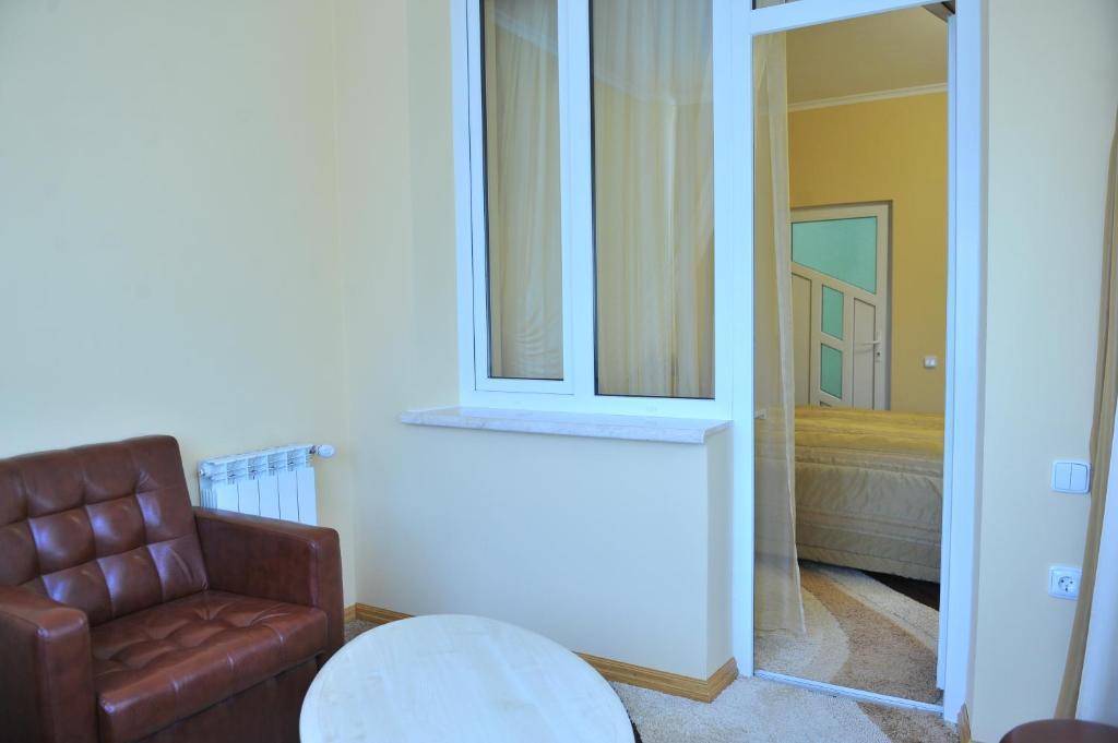 Andinna Hotel Чернивци Екстериор снимка