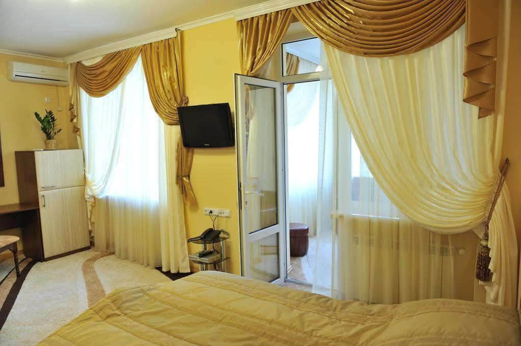 Andinna Hotel Чернивци Екстериор снимка